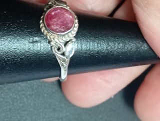 Anillo plata ley con rubí rojo facetado 