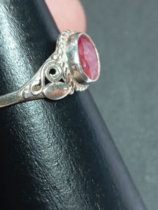 Anillo plata ley con rubí rojo facetado 