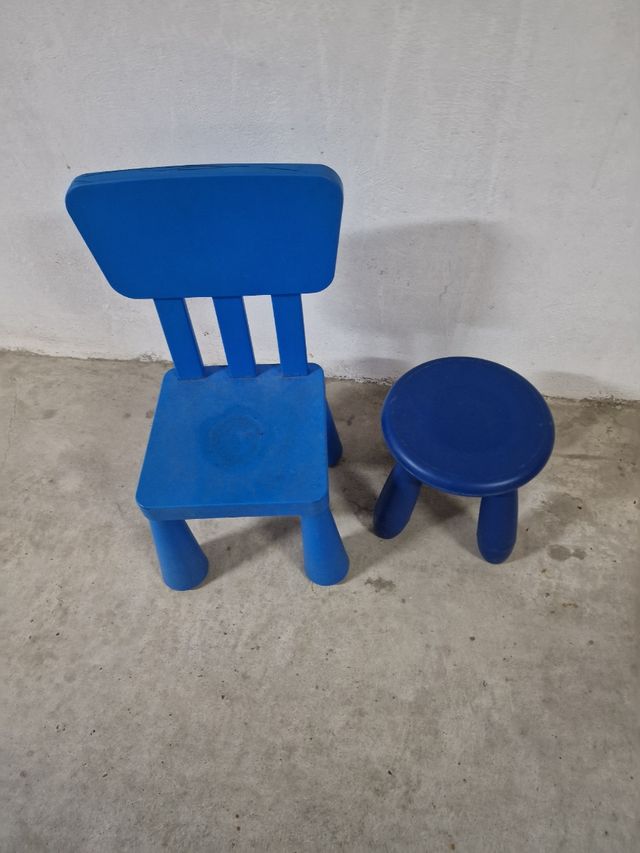 Silla y taburete infantiles azules