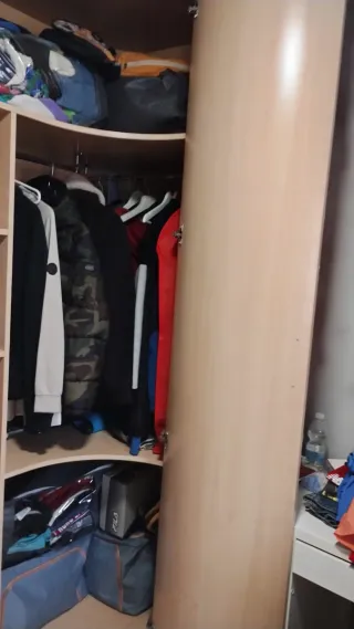 Guardaroba e comò ad angolo per giovani