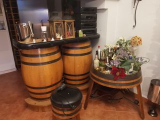 Mobile bar in legno con 2 botti Tabella abbinata 3 tab