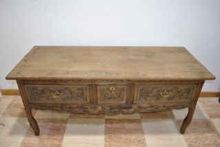 Antigua consola tallada