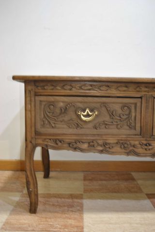 Antigua consola tallada