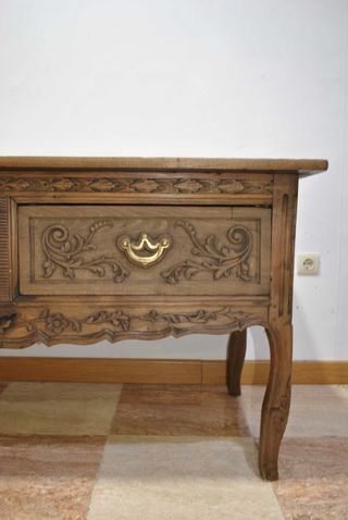 Antigua consola tallada