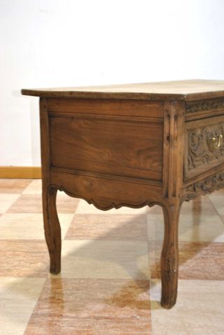 Antigua consola tallada