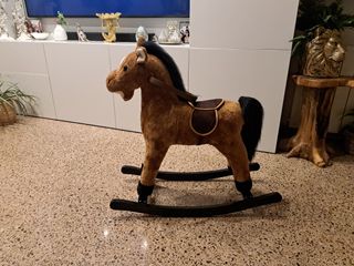 Caballo balancín marrón