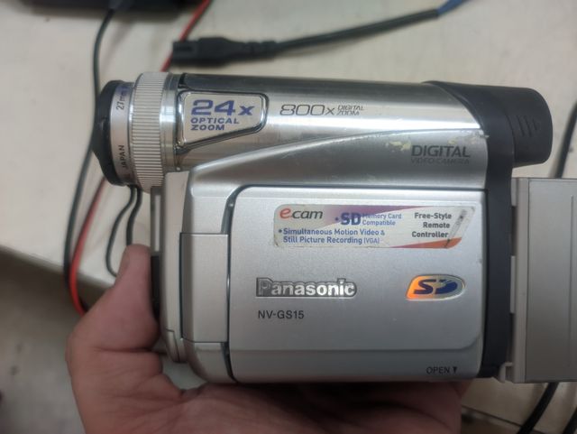 Panasonic NV-GS15 MiniDV - 24x Zoom