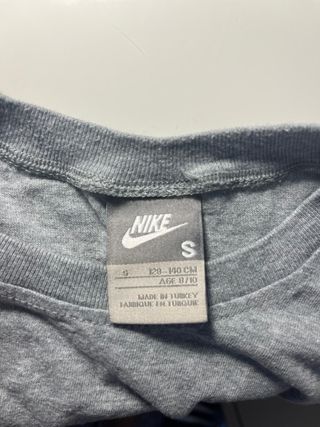 Camiseta Nike niña manga larga gris