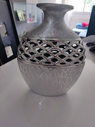 Jarrón plata-blanco elegante