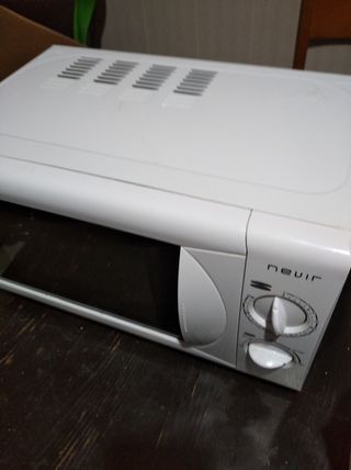 Microondas Nevir 700W - Blanco