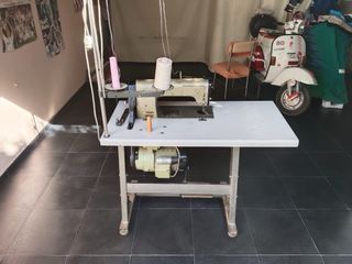 Maquina de coser industrial de doble arrastre.PFAF