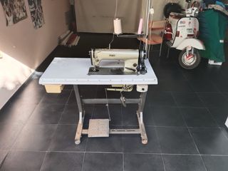 Maquina de coser industrial de doble arrastre.PFAF