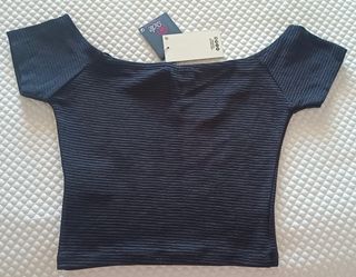 Top negro -INSIDE- hombros caídos