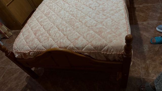 Cama 105cm pino + mesita