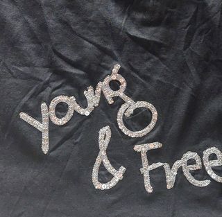 Camiseta negra/lentejuelas Caramelo 