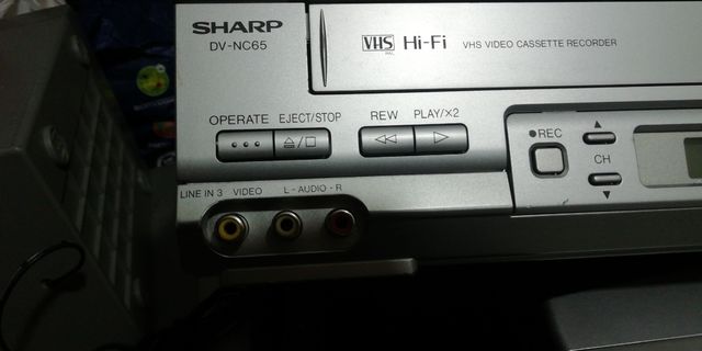 Combo  VHS con Dvd Marca SHARP DV-NC65