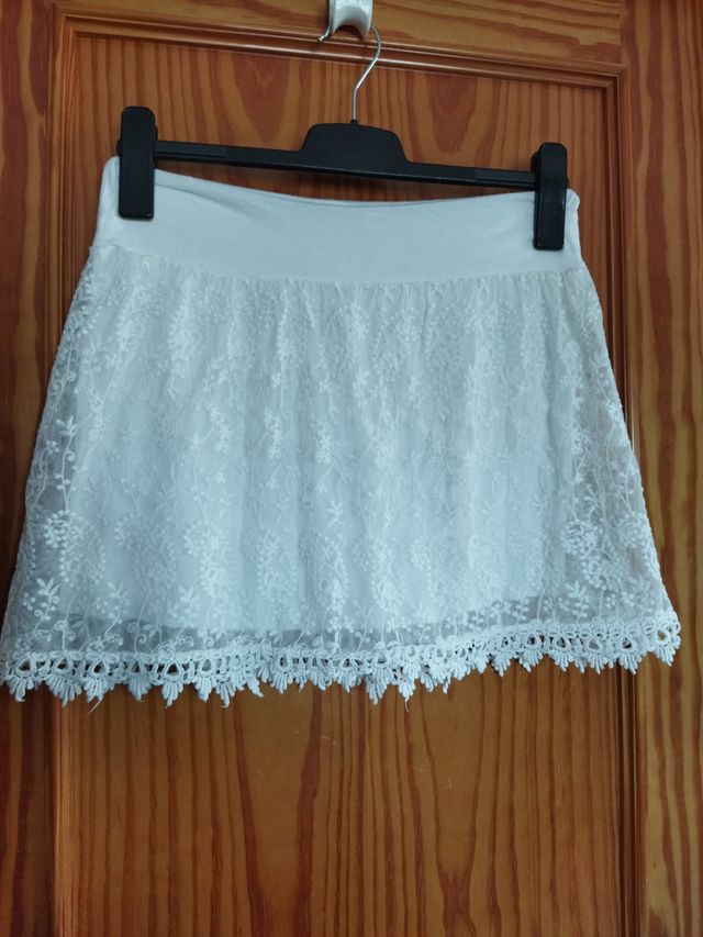 Falda blanca encaje
