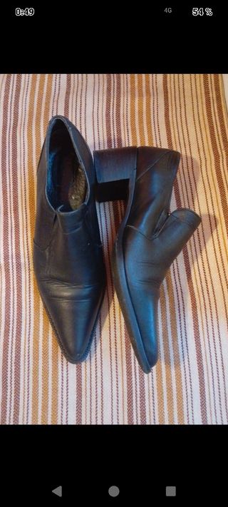Zapatos negros de tacón - España