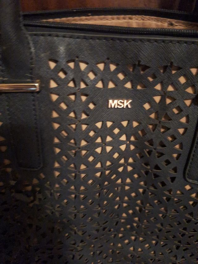 Bolso MSK negro con perforaciones
