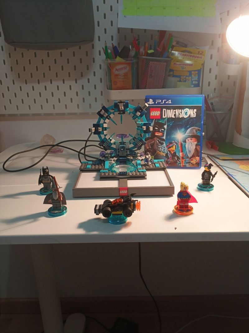 Imagen de Lego Dimensions PS4 con portal y figuras 