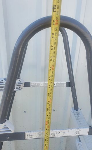 Escalera piscina - gris y blanca