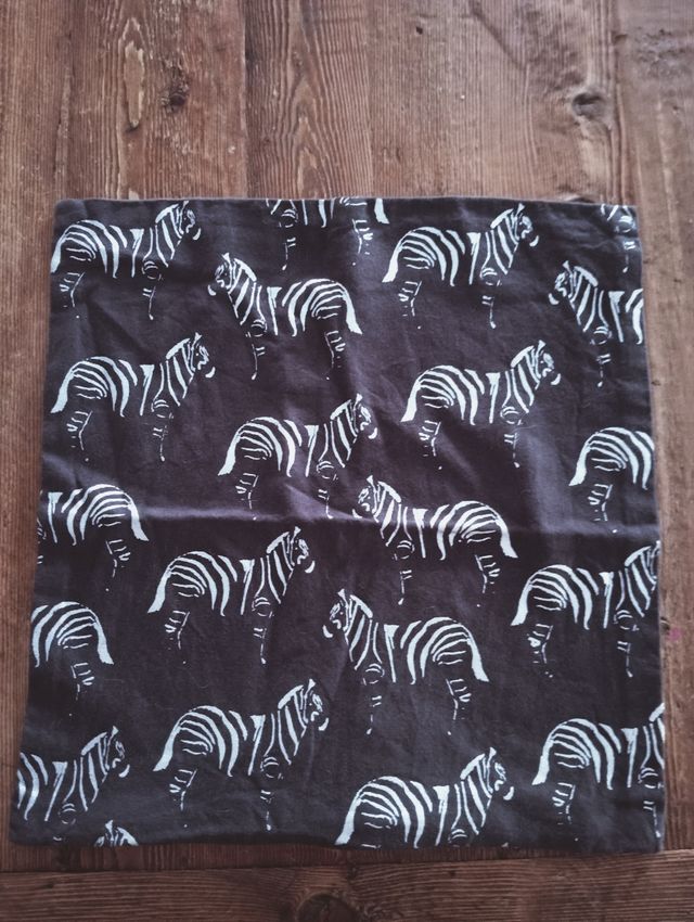 Funda cojín zebras