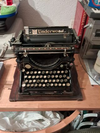 Máquina de escribir Underwood antigua