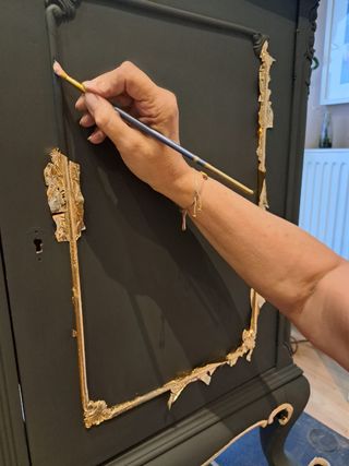 Aparador antiguo restaurado - Negro/Dorado