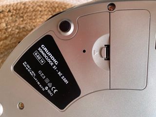 Radio despertador Grundig | Gris plata