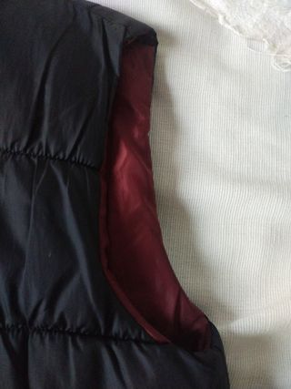 Chaleco acolchado negro-marrón