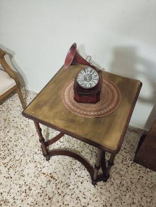 Mesa antigua metal marrón