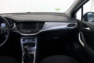 Opel Astra 1.2T SHL 81KW EDITION 5P
