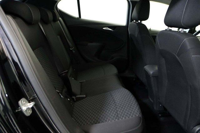 Opel Astra 1.2T SHL 81KW EDITION 5P