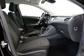 Opel Astra 1.2T SHL 81KW EDITION 5P