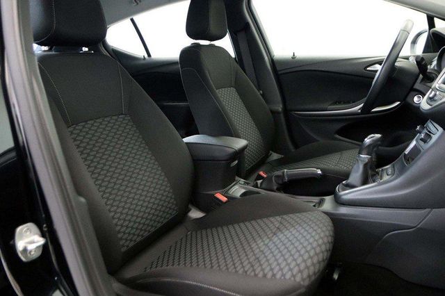 Opel Astra 1.2T SHL 81KW EDITION 5P