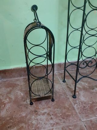 Botelleros rústicos metal y mimbre ,masia.
