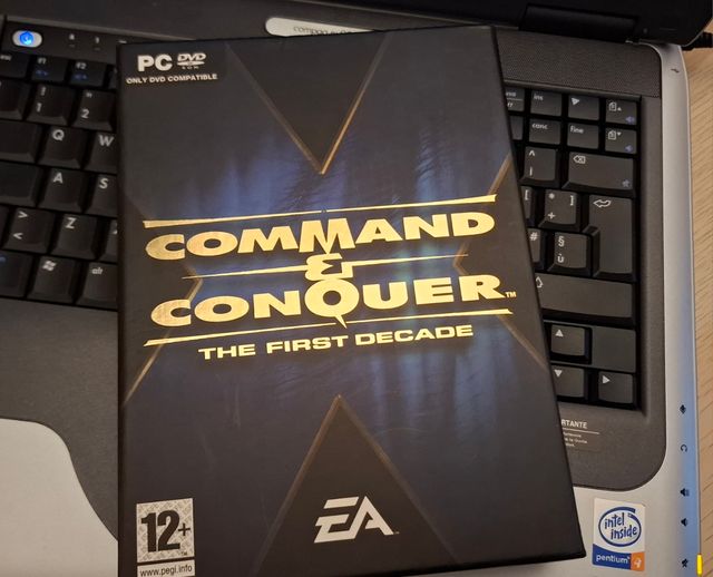 Comand e Conquer The First Decade.