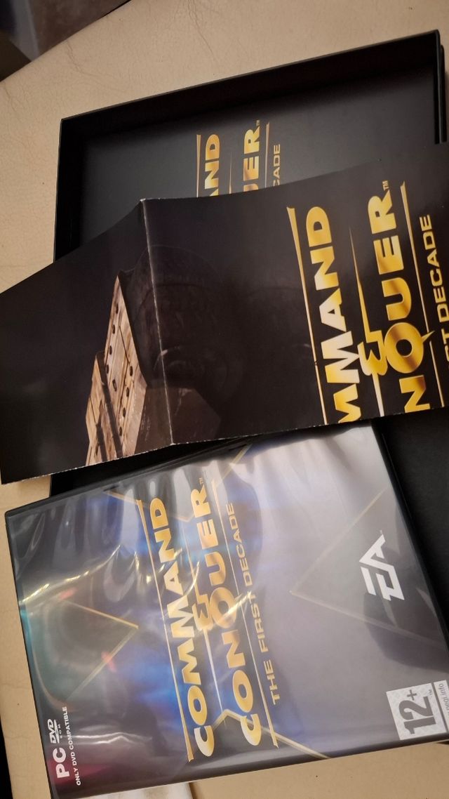 Comand e Conquer The First Decade.