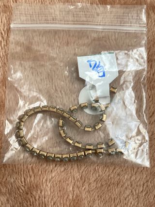 Pulsera de tenis dorada con brillantes