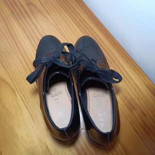 Zapatos tacón charol negros