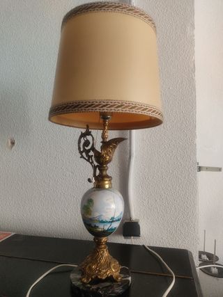 Lámpara antigua de porcelana
