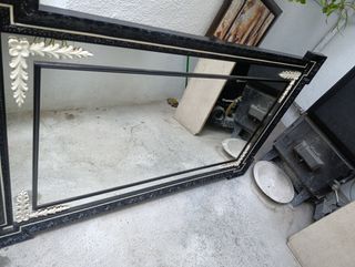 Espejo negro y plata antiguo