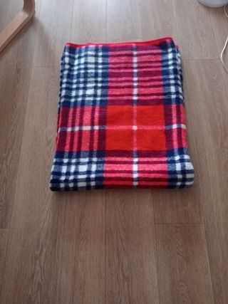 Manta cuadros rojo-azul 90cm