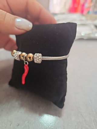 Bracciale color argento nuovo