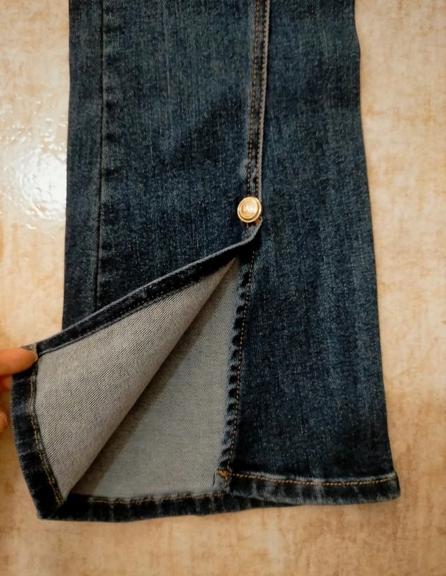 Jeans acampanados azul marino