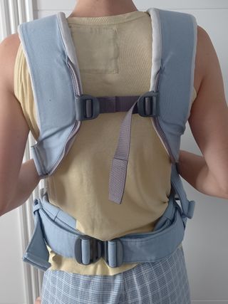 Mochila portabebé marca BABYBJÖRN.