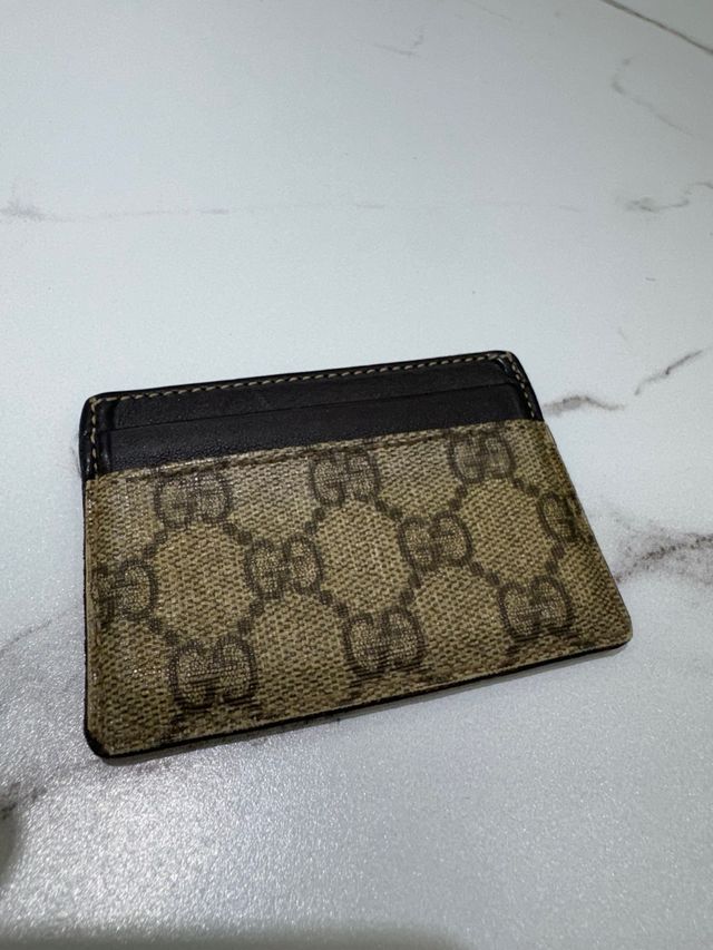 Tarjetero Gucci GG Supreme