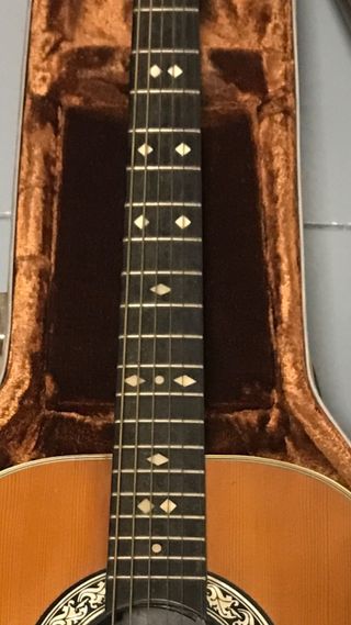 Guitarra Ovation años 80 con funda.