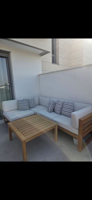 Sofá+mesa incluida.