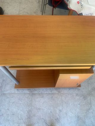 Mesa escritorio estudio madera. Extraible teclado.